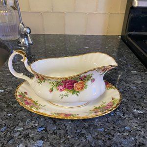 Royal Albert Old Country Roses Gravy Boat & Underplate